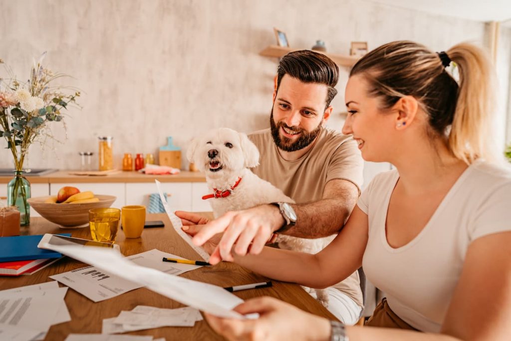 st. louis couple discussing energy bill